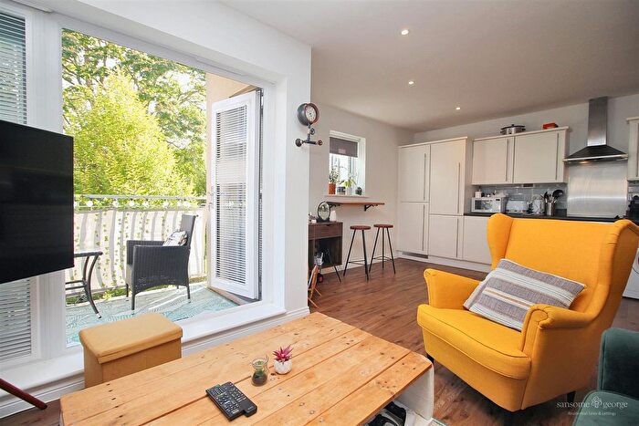 2 Bedroom Flat For Sale In Battle Square, Reading, RG30