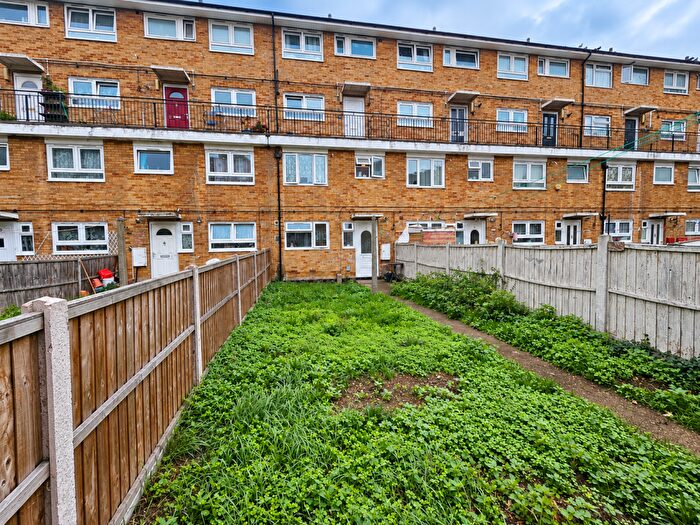 3 Bedroom Maisonette For Sale In Selborne Avenue, London, E12