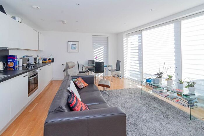 2 Bedroom Flat To Rent In Edgware, HA8