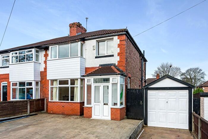 3 Bedroom Semi-Detached House To Rent In Taunton Grove, Whitefield, M45