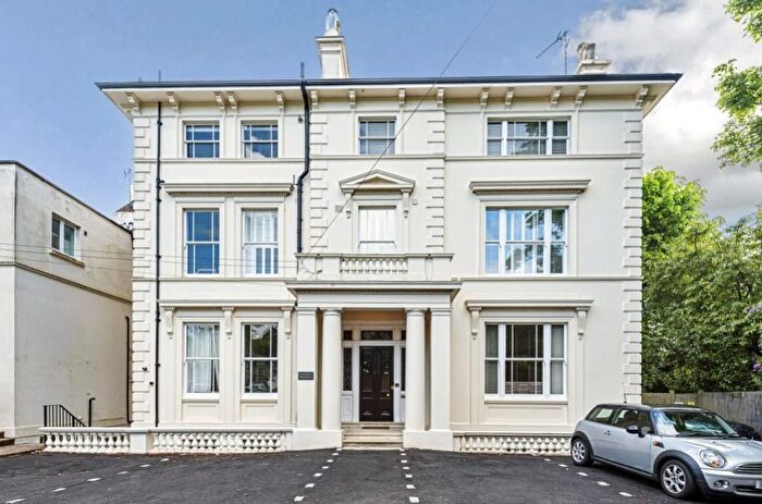 3 Bedroom Flat To Rent In Apartment Calverley Mansions, Calverley Park Gardens, Tunbridge Wells, TN1
