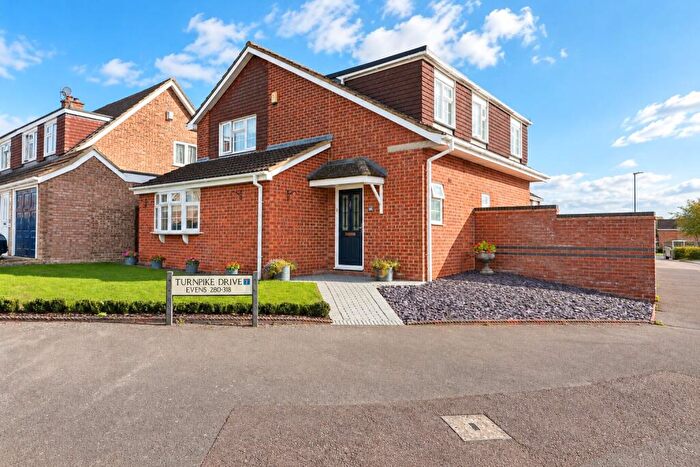 4 Bedroom Detached House For Sale In Turnpike Drive, Luton, Bedfordshire, LU3