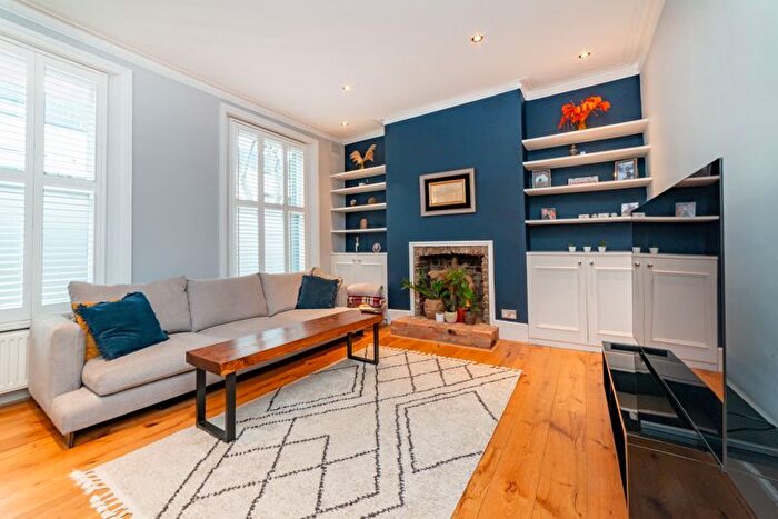 2 Bedroom Flat For Sale In Kilburn Park Road, London, NW6