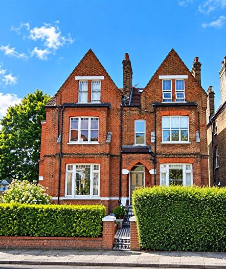 3 Bedroom Flat To Rent In Croydon Road, Penge, London, SE20