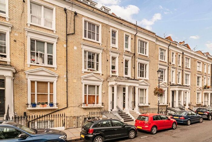 2 Bedroom Flat For Sale In Eardley Crescent, Earls Court, SW5