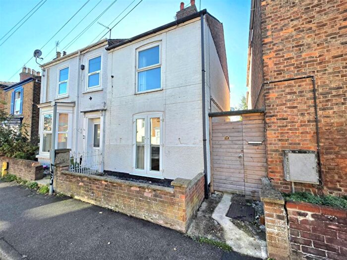 3 Bedroom Semi-Detached House For Sale In Spring Gardens, Spalding, PE11