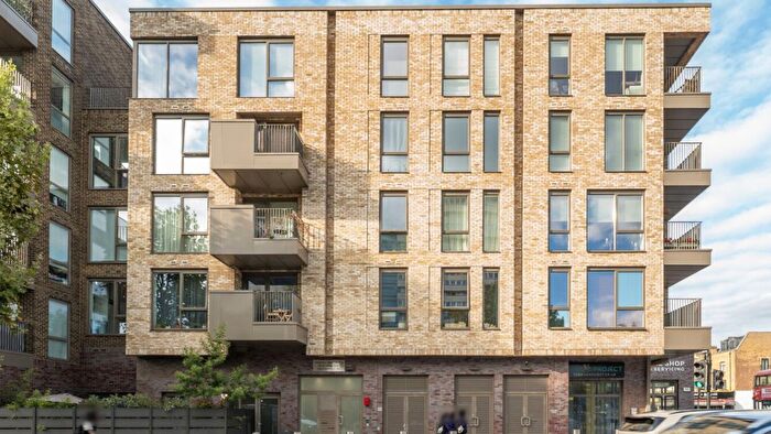 2 Bedroom Flat For Sale In Wyndham Road, London, London, SE5