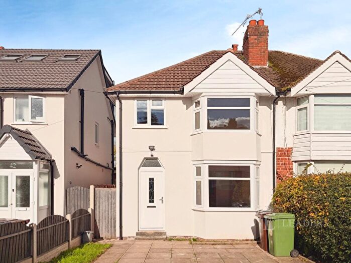 3 Bedroom Semi-Detached House To Rent In Lighthorne Road, Solihull, West Midlands, B91