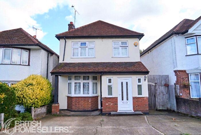 3 Bedroom Detached House For Sale In St. Albans Road, Watford, Hertfordshire, WD25