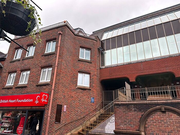 1 Bedroom Flat For Sale In Amberley Place, Windsor, Berkshire, SL4
