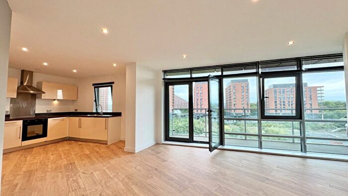 2 Bedroom Flat To Rent In Gotts Road, Leeds, LS12