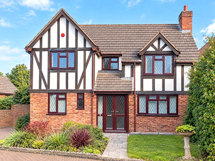 4 Bedroom Detached House To Rent In Castle Close, Bromley, BR2