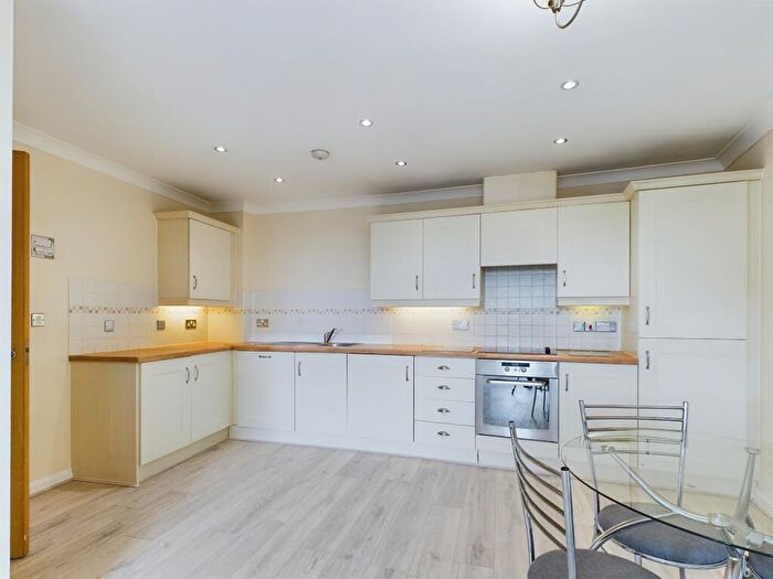 2 Bedroom Flat To Rent In Crown Heights, Alencon Link, Basingstoke, RG21