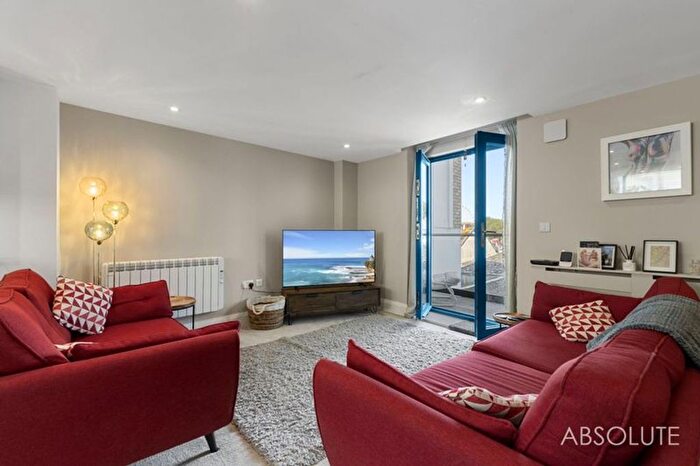 2 Bedroom Flat To Rent In Victoria Parade, Queens Quay, TQ1