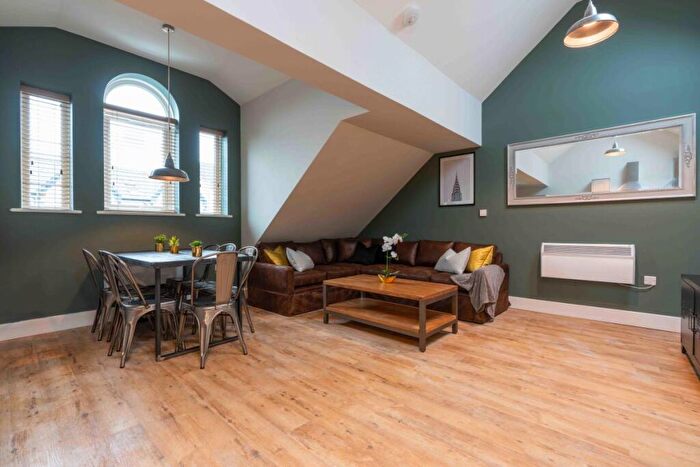 6 Bedroom Flat To Rent In Walter Road, Swansea, SA1