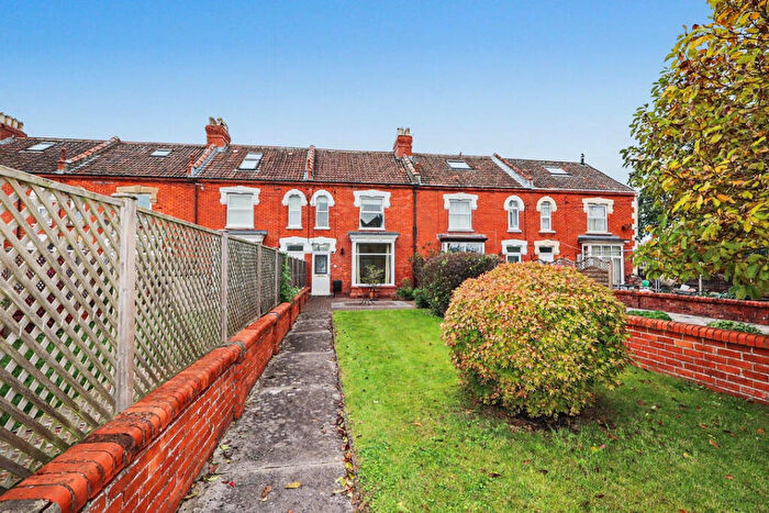 2 Bedroom Terraced House For Sale In Rowdens Road, Wells, BA5