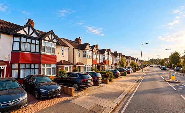 3 Bedroom Terraced House To Rent In New North Road, Ilford, IG6