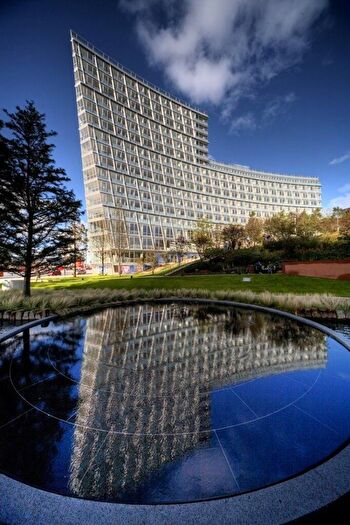 2 Bedroom Apartment To Rent In One Park West - Liverpool, L1