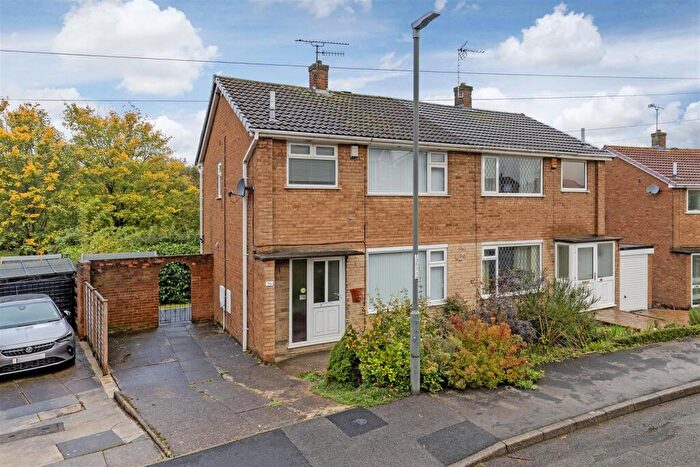 3 Bedroom Semi-Detached House For Sale In Smithfield Avenue, Hasland, Chesterfield, S41