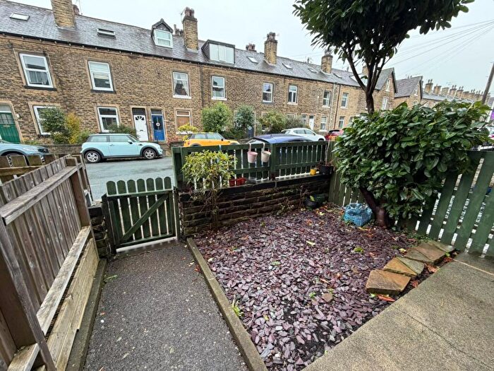 3 Bedroom Terraced House To Rent In Myrtle Avenue, Bingley, West Yorkshire, Uk, BD16