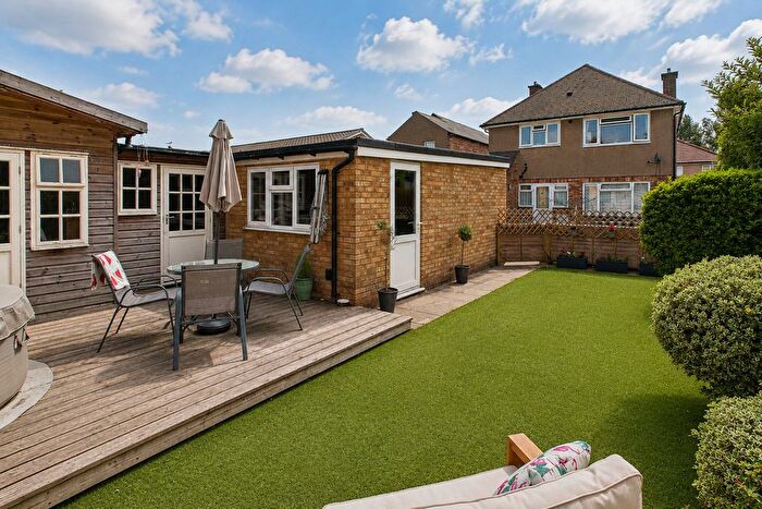 2 Bedroom Maisonette For Sale In Adrian Road, Abbotts Langley, WD5