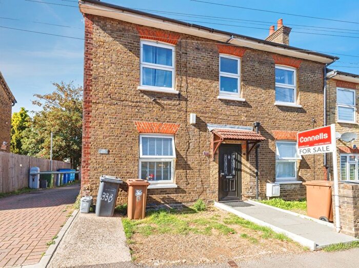 3 Bedroom Maisonette For Sale In Park Road, Bushey, WD23