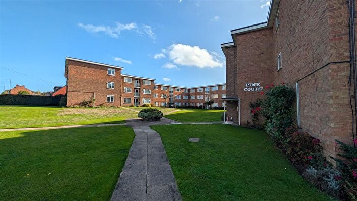 2 Bedroom Flat To Rent In Pine Court, Leamington Spa, CV32