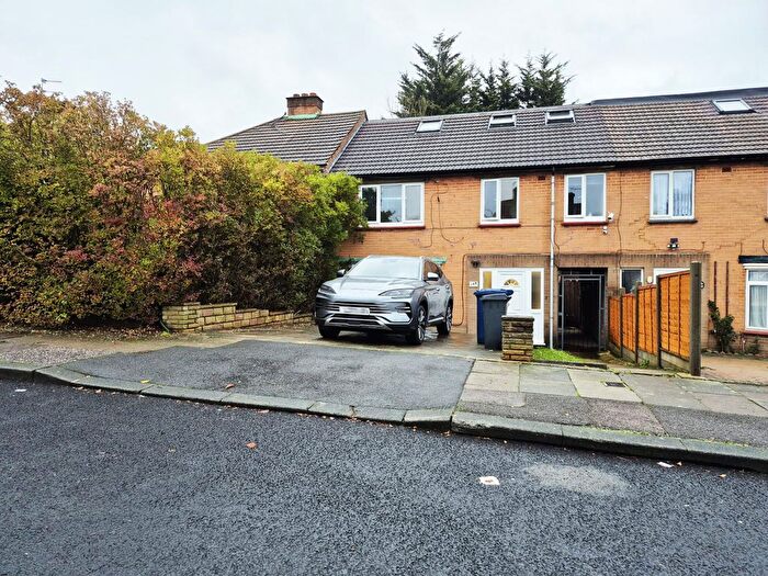 6 Bedroom End Of Terrace House For Sale In Fairmead Crescent, HA8