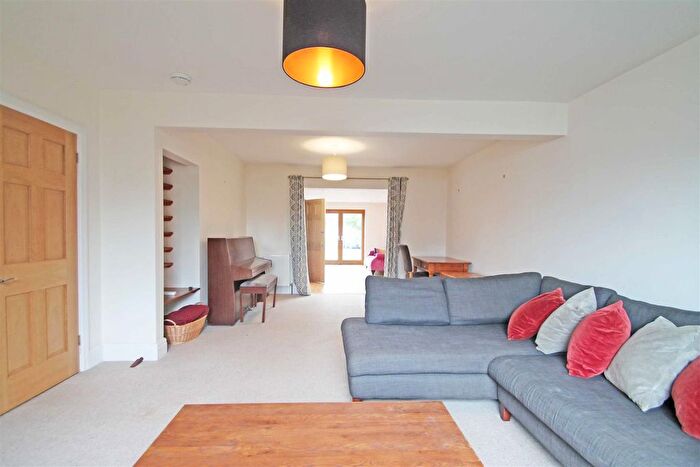 4 Bedroom Semi-Detached House To Rent In Elm Drive, Hove, BN3
