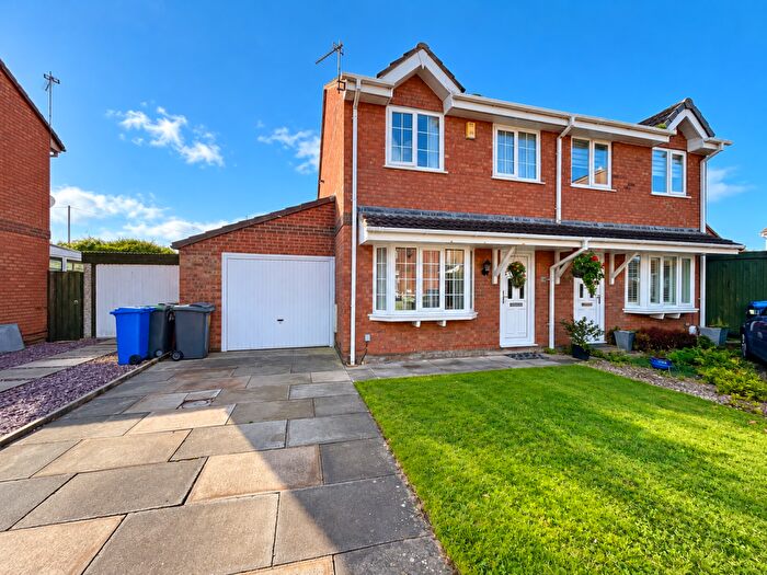 3 Bedroom Semi-Detached House For Sale In Curlew Close, Thornton, FY5
