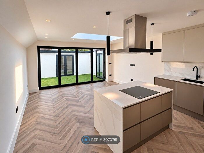 3 Bedroom Flat To Rent In Westfield Road, London, W13