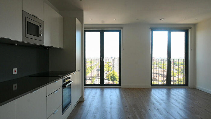 2 Bedroom Apartment To Rent In , Plaistow Road, Plaistow, Newham, London, E13