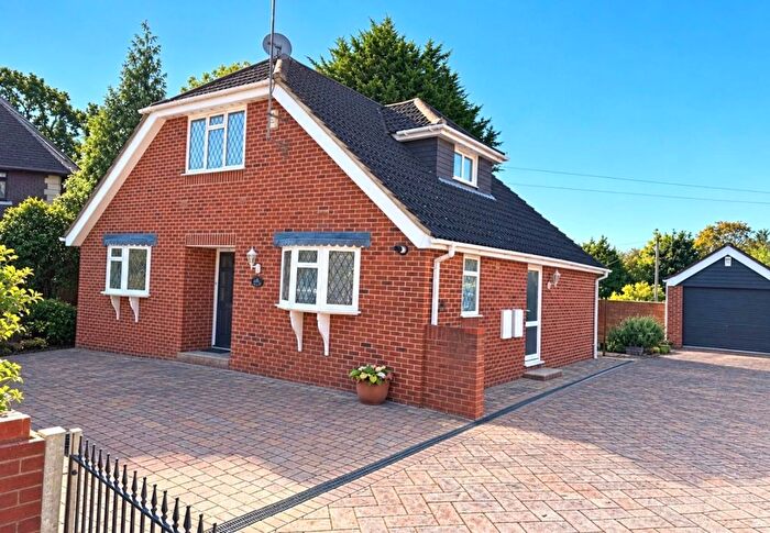 3 Bedroom Detached House For Sale In Pinewood Drive, Staines-Upon-Thames, Middlesex, TW18