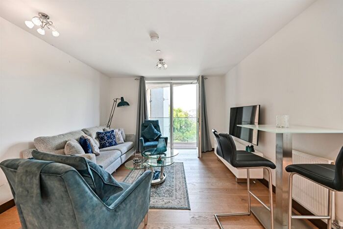 2 Bedroom Flat To Rent In Riverside View -, Berkeley Avenue, Berkeley Avenue, Reading, RG1