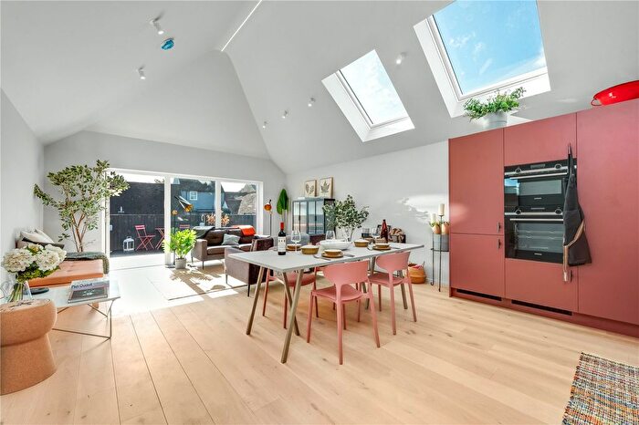 2 Bedroom Flat For Sale In Harts Yard, Farnham, Surrey, GU9