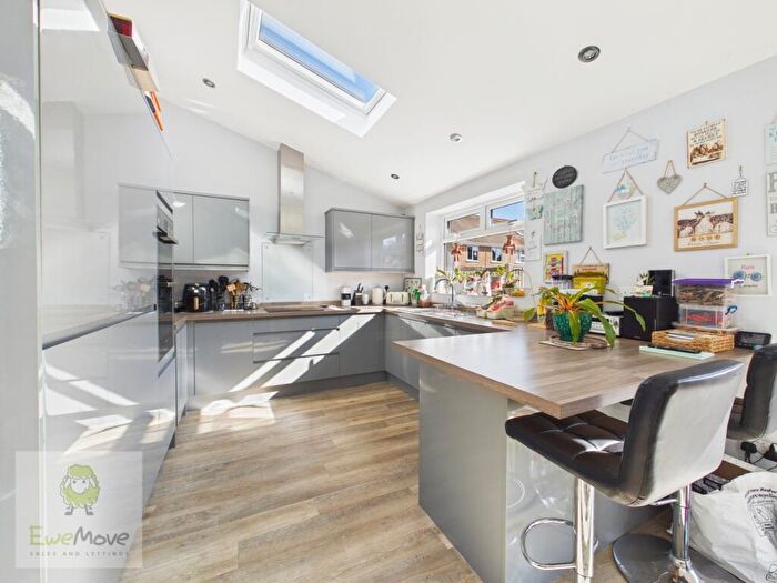 4 Bedroom Link Detached House For Sale In Heritage Drive, Gillingham, ME7