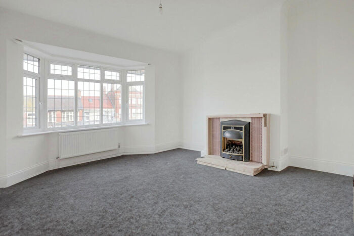 2 Bedroom Apartment To Rent In London Road, Leigh-on-sea, SS9