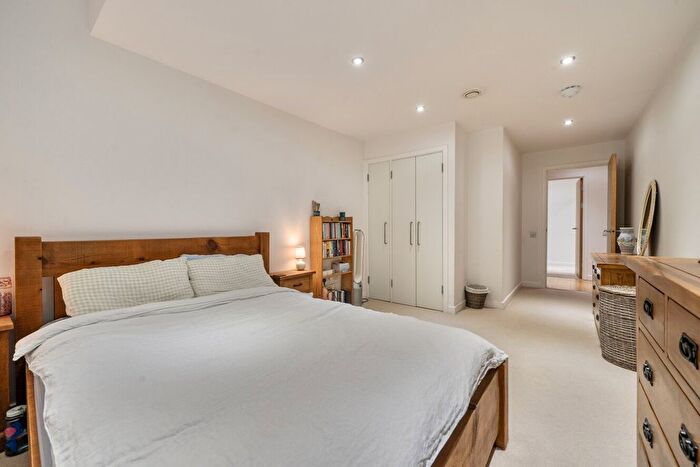2 Bedroom Flat For Sale In Kennington Road, Kennington, London, SE11