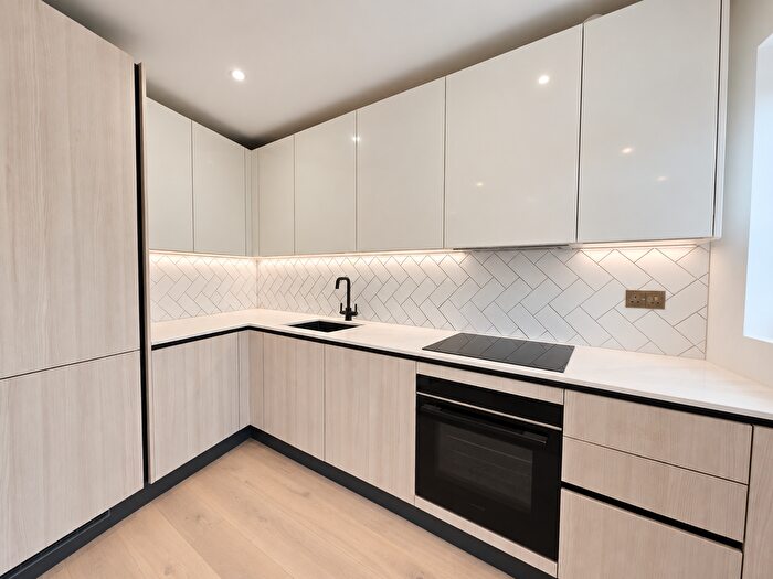 2 Bedroom Flat For Sale In Victor Road, Teddington, TW11