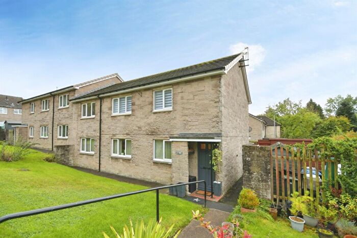 2 Bedroom Apartment For Sale In Bradley Close, Birchover, Matlock, DE4