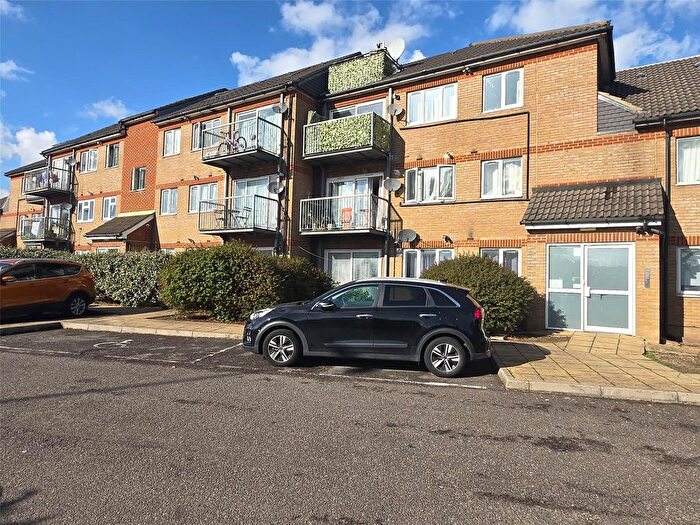 2 Bedroom Flat To Rent In Castle Road, Dagenham, RM9