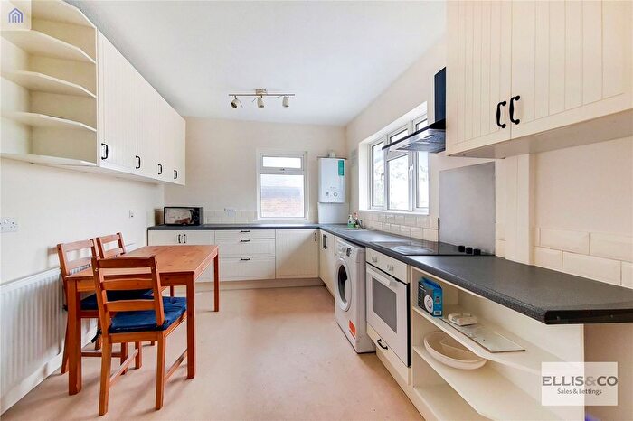 2 Bedroom Flat To Rent In Drayton Waye, Harrow, HA3