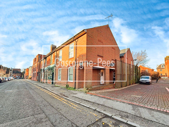 1 Bedroom Flat To Rent In Martyr Road, Guildford, GU1