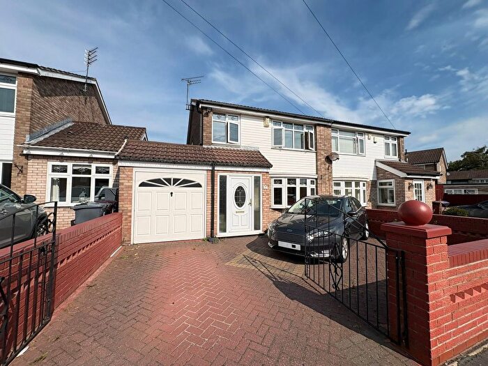 3 Bedroom Semi-Detached House For Sale In Redwood Way, Kirkby, L33