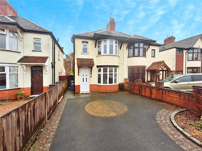 3 Bedroom Semi-Detached House For Sale In Kingsbridge Road, Nuneaton, Warwickshire, CV10