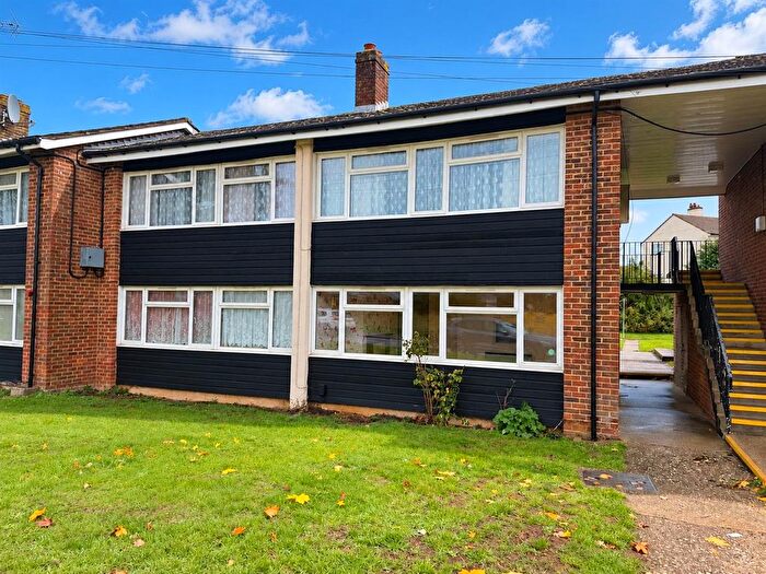 2 Bedroom Flat For Sale In Wallis Avenue, Maidstone, ME15