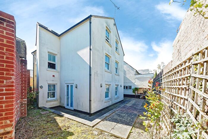 5 Bedroom Semi-Detached House For Sale In Whitstable Road, Canterbury, CT2