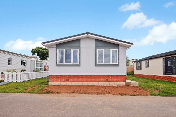 2 Bedroom Park Home For Sale In Applegarth Park, Seasalter, Whitstable, CT5