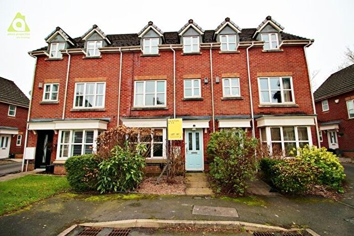 3 Bedroom Town House For Sale In Hadleigh Green, Lostock, BL6