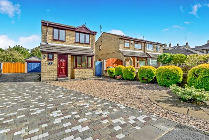 3 Bedroom Detached House For Sale In Teasel Close, Oakenshaw, BD12